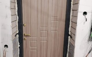 стальная дверь для загородного дома с порошковым покрытием и мдф