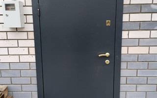 входная антивандальная дверь для загородного дома с покрытием из МДФ внутри
